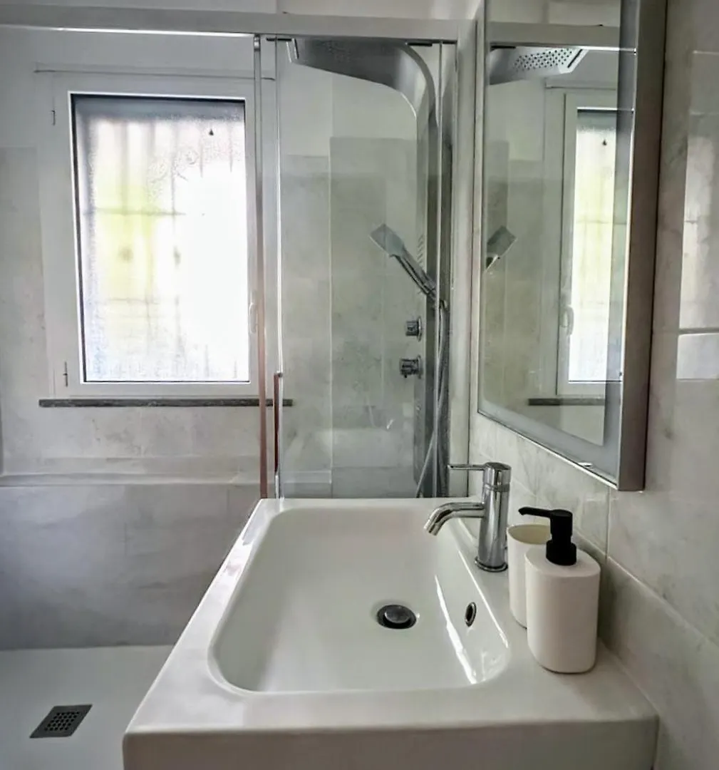 Appartamento Con Terrazzo ميلان 0*,